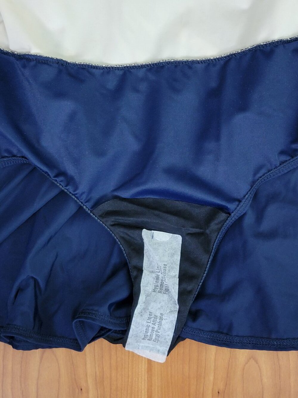 NWT L.L. Bean Navy/Floral Shape Solver One Piece Swimsuit - 10 - Picture 8 of 10